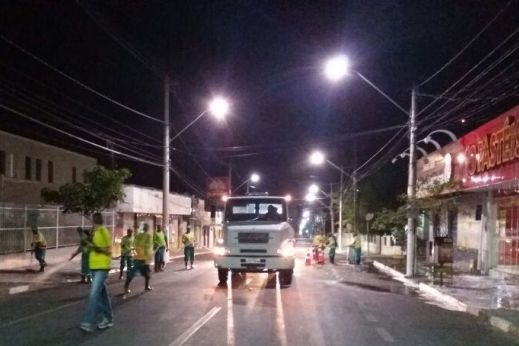 Prefeitura inicia lavagem do Centro e de praças de Alagoinhas