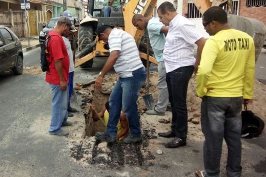 SAAE promove conserto na rede pluvial da rua 15 de Novembro