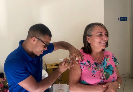 Prefeitura de Alagoinhas promove Dia de Educação continuada e atualização do cartão de vacina dos profissionais de Saúde Bucal da rede Municipal