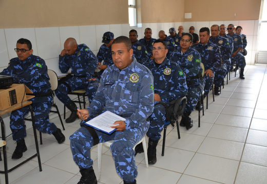 Guarda Civil Municipal recebe treinamento para manuseio de armamento de baixa letalidade