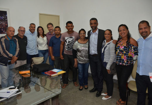 Gestão participativa: Prefeito recebe moradores no gabinete para discutir demandas, avanços nas obras e melhorias às comunidades