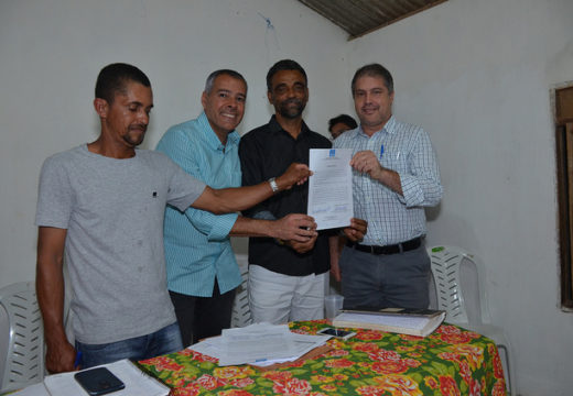 Prefeito Joaquim Neto assina ordem de serviço para construção de praça no Buri e anuncia obras na localidade