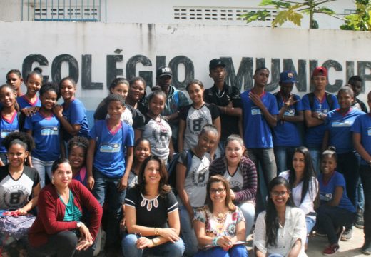 Diretora do SAAE dá palestra para estudantes da Escola Municipal Miguel Fonte