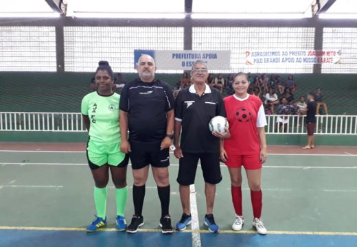 “Este ano, a Secretaria de Esporte me ajudou muito. Então eu juntei todo mundo para o futsal feminino crescer dentro de Alagoinhas”, afirma Wisleide Cerqueira, organizadora do 2º Campeonato de Futsal Feminino realizado no Ginásio de Esportes