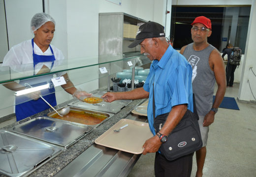 Prefeitura inaugura atendimento noturno no Restaurante Popular