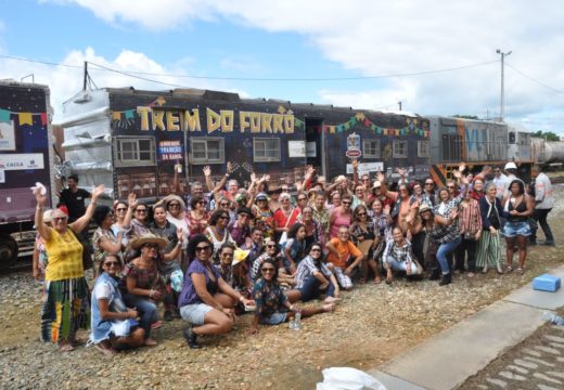 Com grupo da Universidade Aberta à Terceira Idade, Universidade Estadual de Feira de Santana participa do Trem do Forró em Alagoinhas