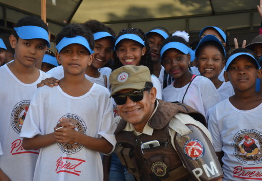 Prevenção e combate às drogas: alunos das escolas municipais participam de Caminhada do PROERD