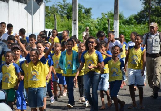 Realizada pela 1ª vez em Riacho da Guia, Caminhada do PROERD mobiliza estudantes pela prevenção e combate às drogas