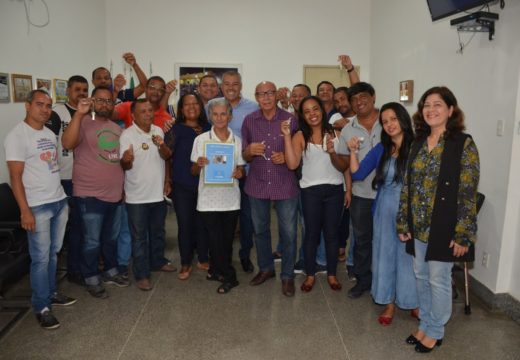 Prefeito Joaquim Neto entrega chaves de quiosques da Praça J.J. Seabra