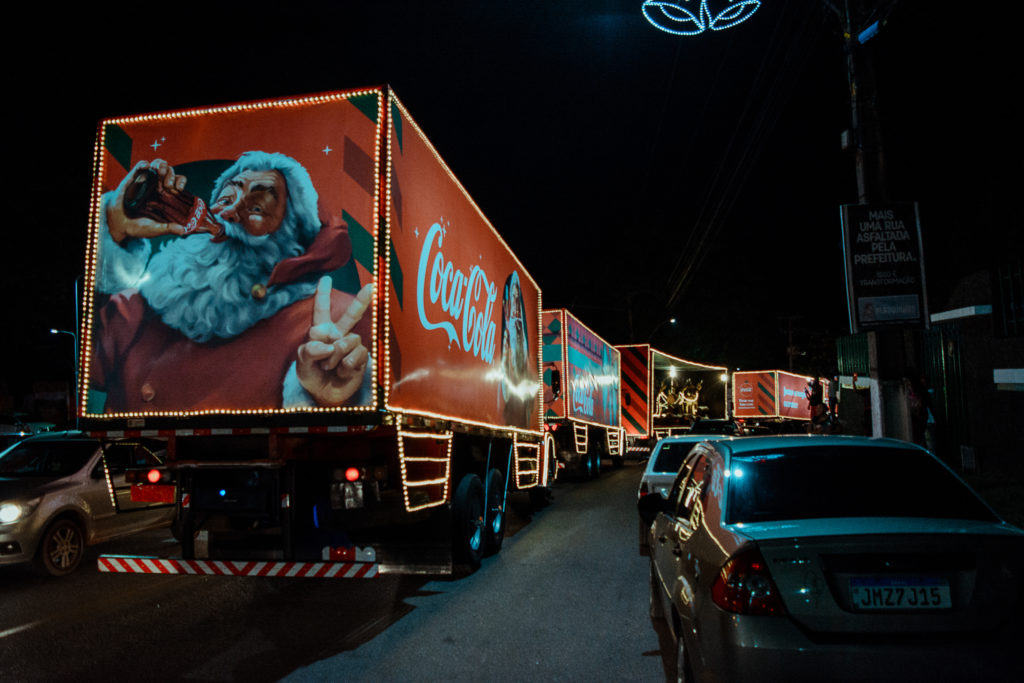 Alagoinhas recebeu a Caravana Iluminada de Natal da Coca Cola