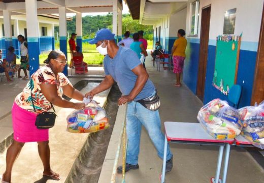 Entrega de cestas básicas a alunos da rede municipal de ensino continua na próxima semana; confira cronograma previsto para segunda-feira (13)