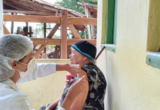 Idosos acima de 90 anos da zona rural recebem a vacina em domicílio; confira o cronograma