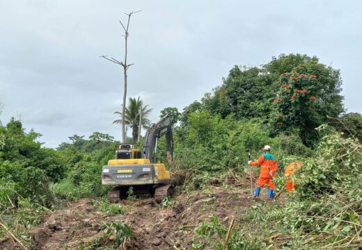 Prefeitura trabalha na limpeza e desassoreamento de rios e canais de Alagoinhas