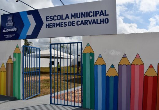 Prefeitura reinaugura mais uma escola completamente requalificada