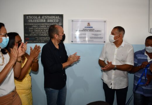 Prefeitura entrega requalificação da Escola Miguel Calmon II