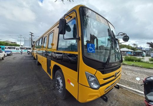 Transporte escolar ganha reforço com a aquisição de quatro novos ônibus pela Prefeitura de Alagoinhas