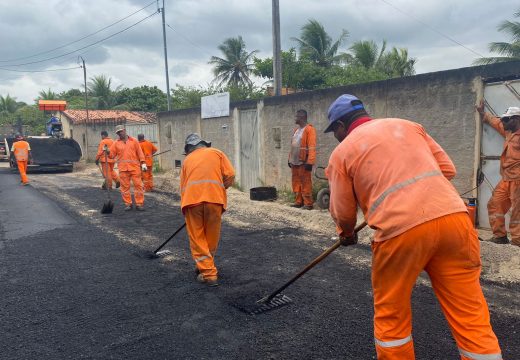 Moradores da Rua São Gerônimo comemoram pavimentação realizada pela Prefeitura de Alagoinhas neste sábado (24)