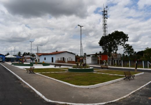 Com recursos próprios da Prefeitura, praça e pavimentações são inauguradas na Calu