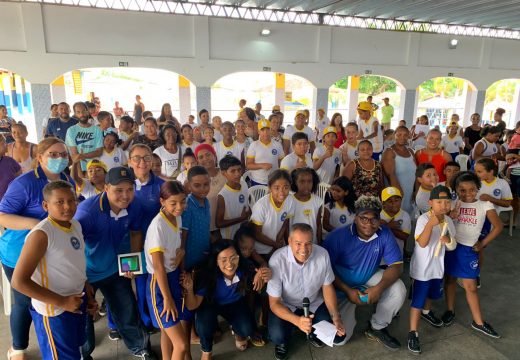 Em parceria com a Prefeitura de Alagoinhas, Programa AABB Comunidade faz entrega de kits de higiene, uniforme e uniforme de banho aos estudantes da rede pública