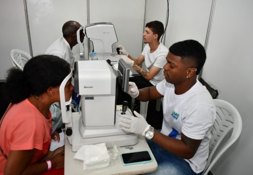 Atendimentos de saúde são realizados na Praça Santa Isabel