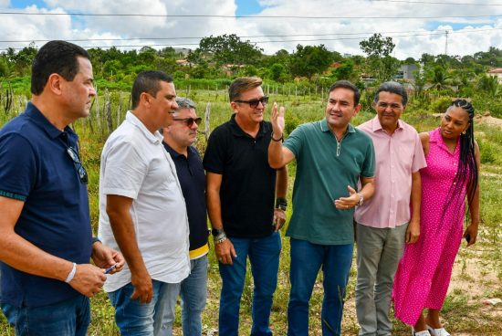 Prefeito Gustavo Carmo discute instalação de refinaria de petróleo em Alagoinhas